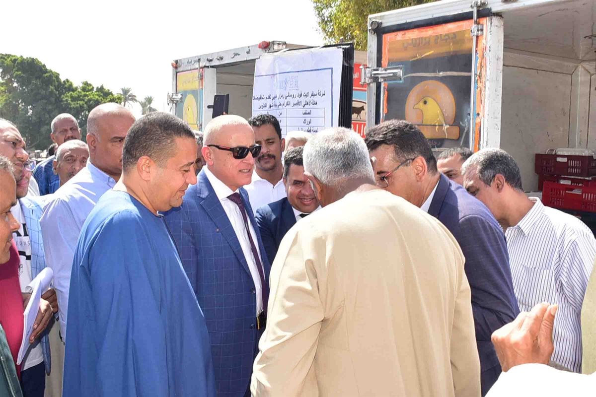 محافظ الأقصر يفتتح سوق اليوم الواحد بالطود 
