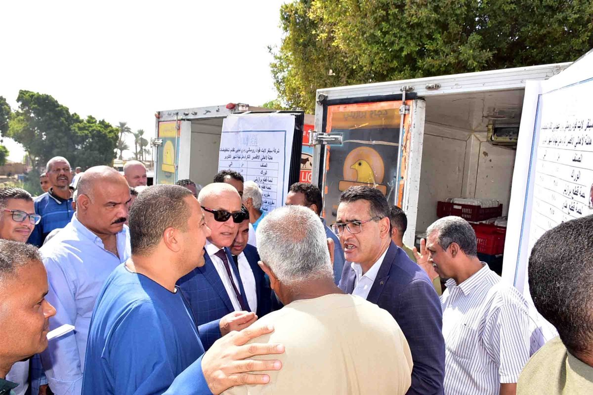 محافظ الأقصر يفتتح سوق اليوم الواحد بالطود 