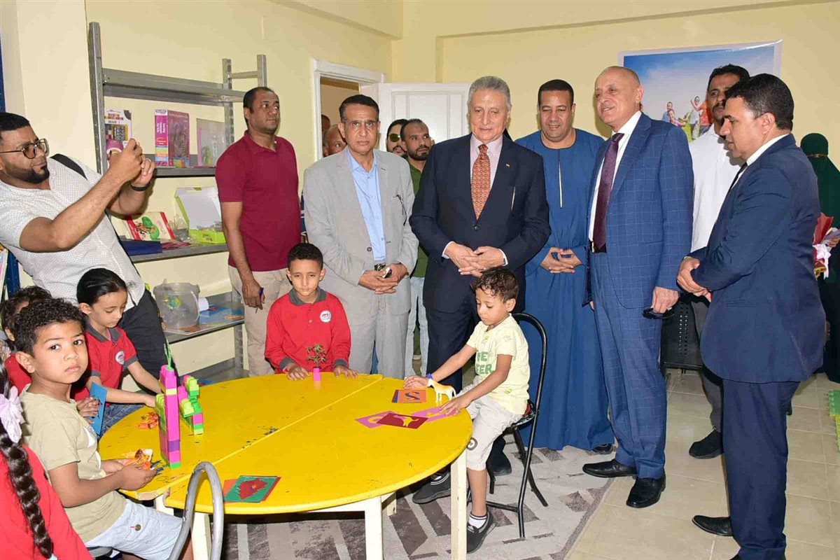 محافظ الأقصر يفتتح مكتبة مصر العامة بالطود 