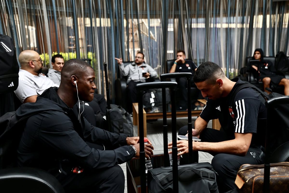 <strong>بعثة الأهلي تصل إلى بوروندي استعدادًا لمواجهة إيجل نوار بدوري الأبطال</strong>