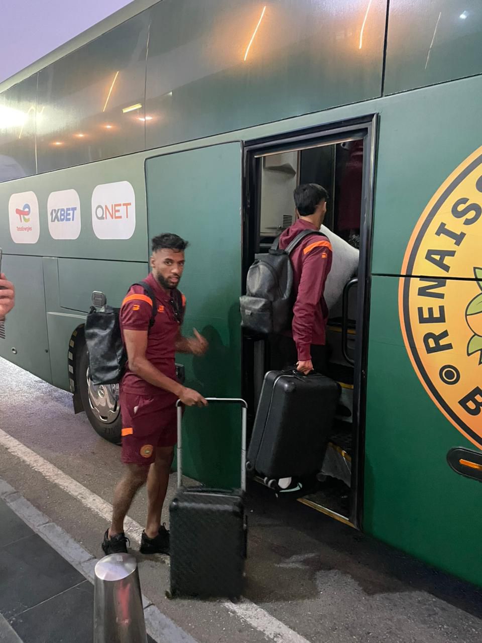 <strong>نهضة بركان يصل إلى القاهرة استعدادًا لمواجهة بيراميدز </strong>