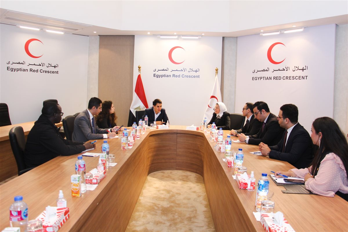 الأمين العام المساعد للأمم المتحدة لشؤون الشباب يُشيد بجهود متطوعي الهلال الأحمر المصري خلال زيارته الرسمية للمركز العام