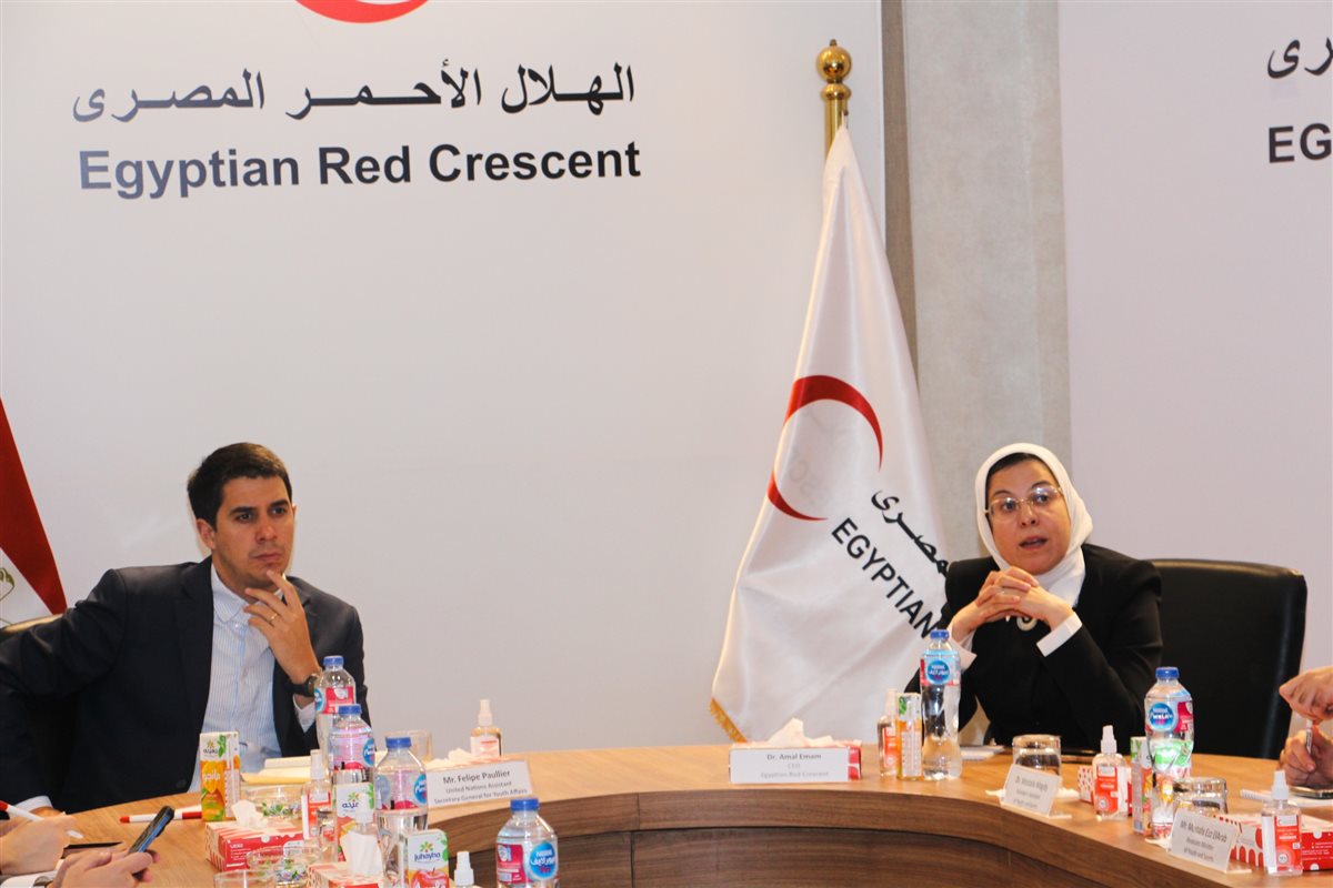 الأمين العام المساعد للأمم المتحدة لشؤون الشباب يُشيد بجهود متطوعي الهلال الأحمر المصري خلال زيارته الرسمية للمركز العام