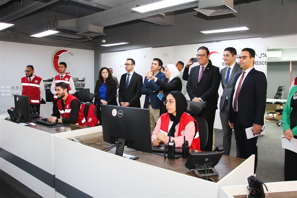 الأمين العام المساعد للأمم المتحدة لشؤون الشباب يُشيد بجهود متطوعي الهلال الأحمر المصري خلال زيارته الرسمية للمركز العام