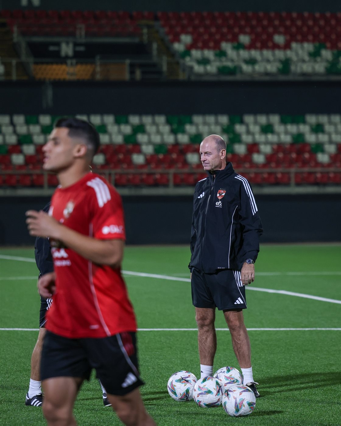 <strong>الأهلي يُجري مرانه الأول في بوروندي</strong>