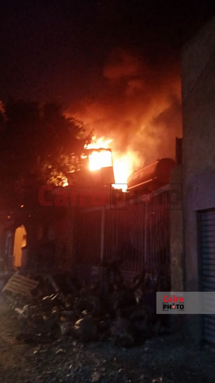 حريق بمخزن قطع غيار سيارات 