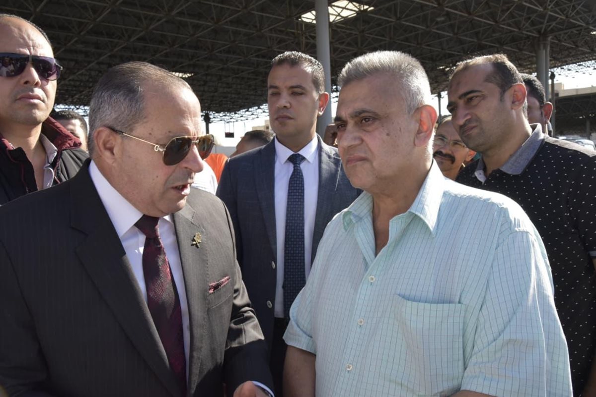 محافظ بورسعيد يتفقد الميناء البري 