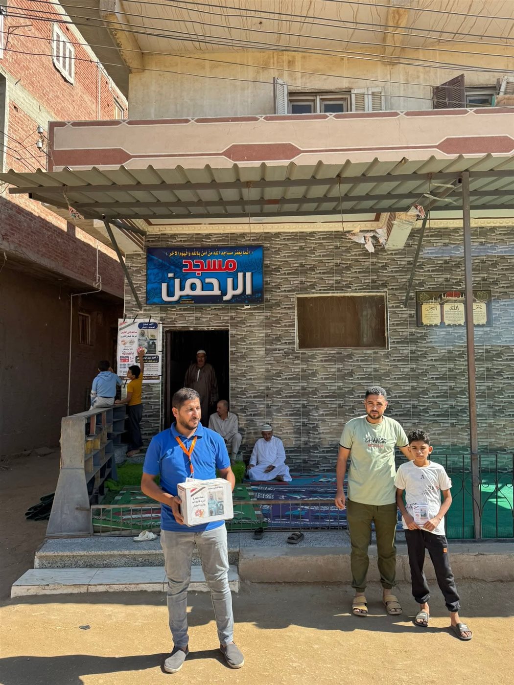 عشرات السيارات تجوب مساجد المنوفية لإنقاذ أحمد خاطر من التليف الرئوي