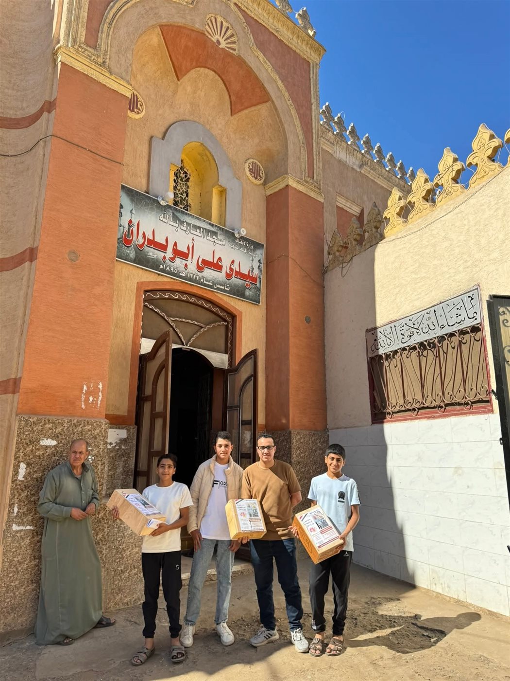 عشرات السيارات تجوب مساجد المنوفية لإنقاذ أحمد خاطر من التليف الرئوي