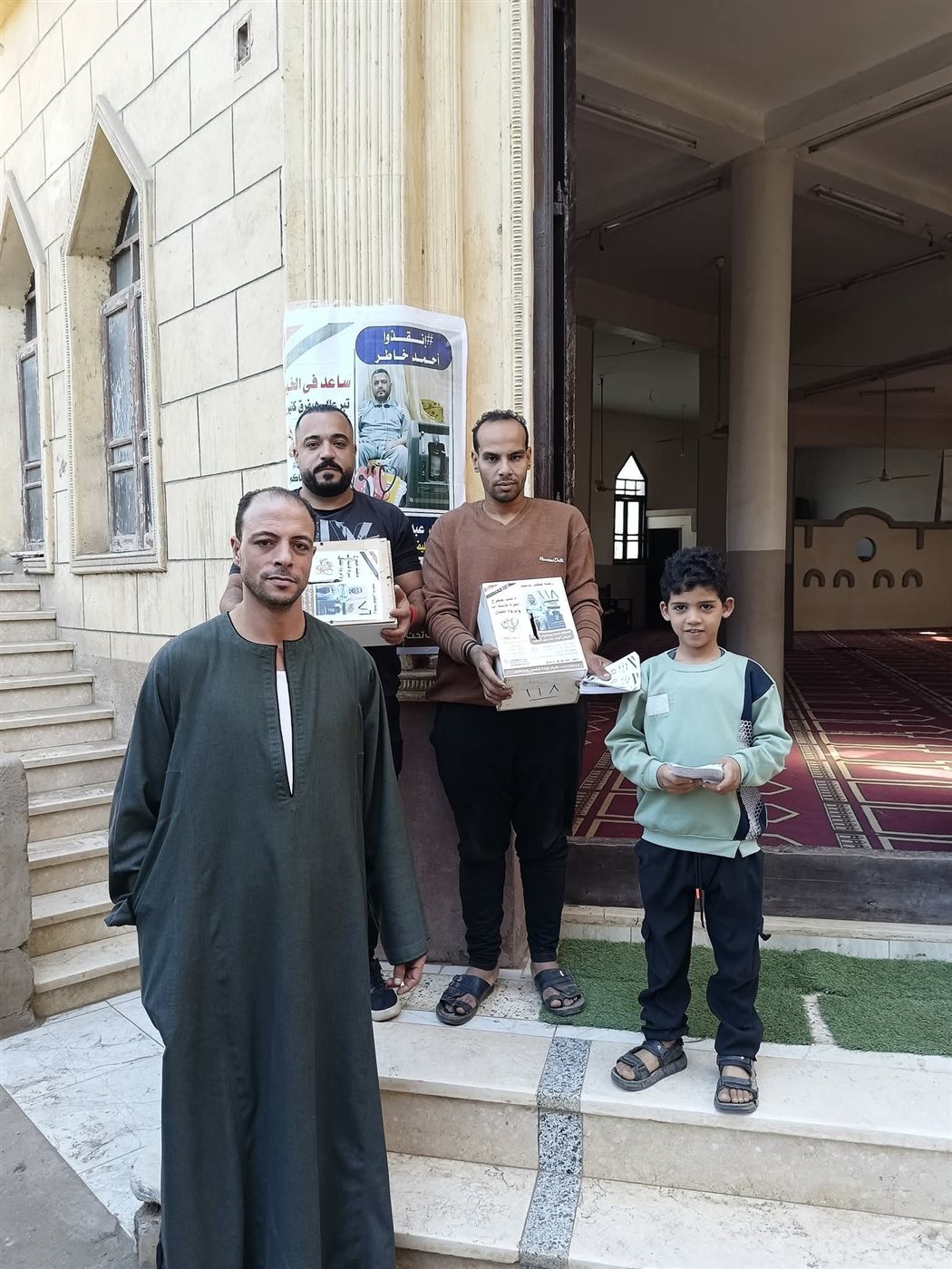 عشرات السيارات تجوب مساجد المنوفية لإنقاذ أحمد خاطر من التليف الرئوي