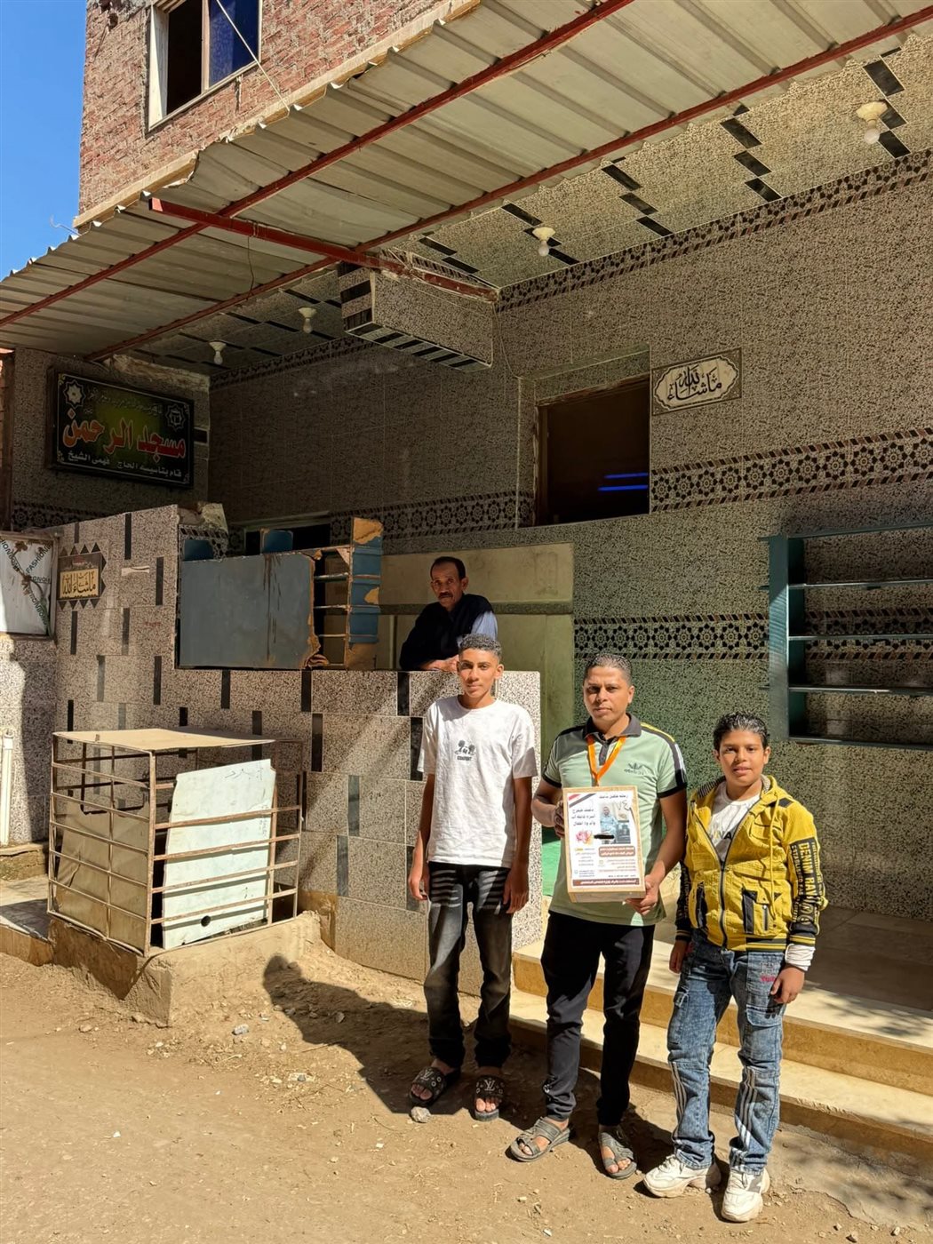 عشرات السيارات تجوب مساجد المنوفية لإنقاذ أحمد خاطر من التليف الرئوي