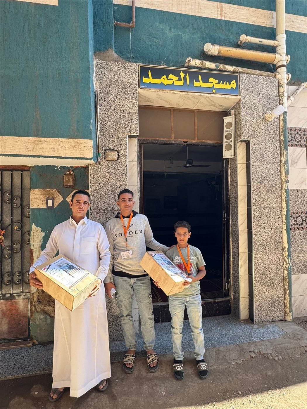 عشرات السيارات تجوب مساجد المنوفية لإنقاذ أحمد خاطر من التليف الرئوي