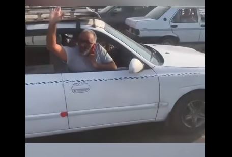 مصري يفاجئ الأسير الفلسطيني باسم خندقجي على ضفاف النيل ويهنئه بخروجه من السجون الإسرائيلية