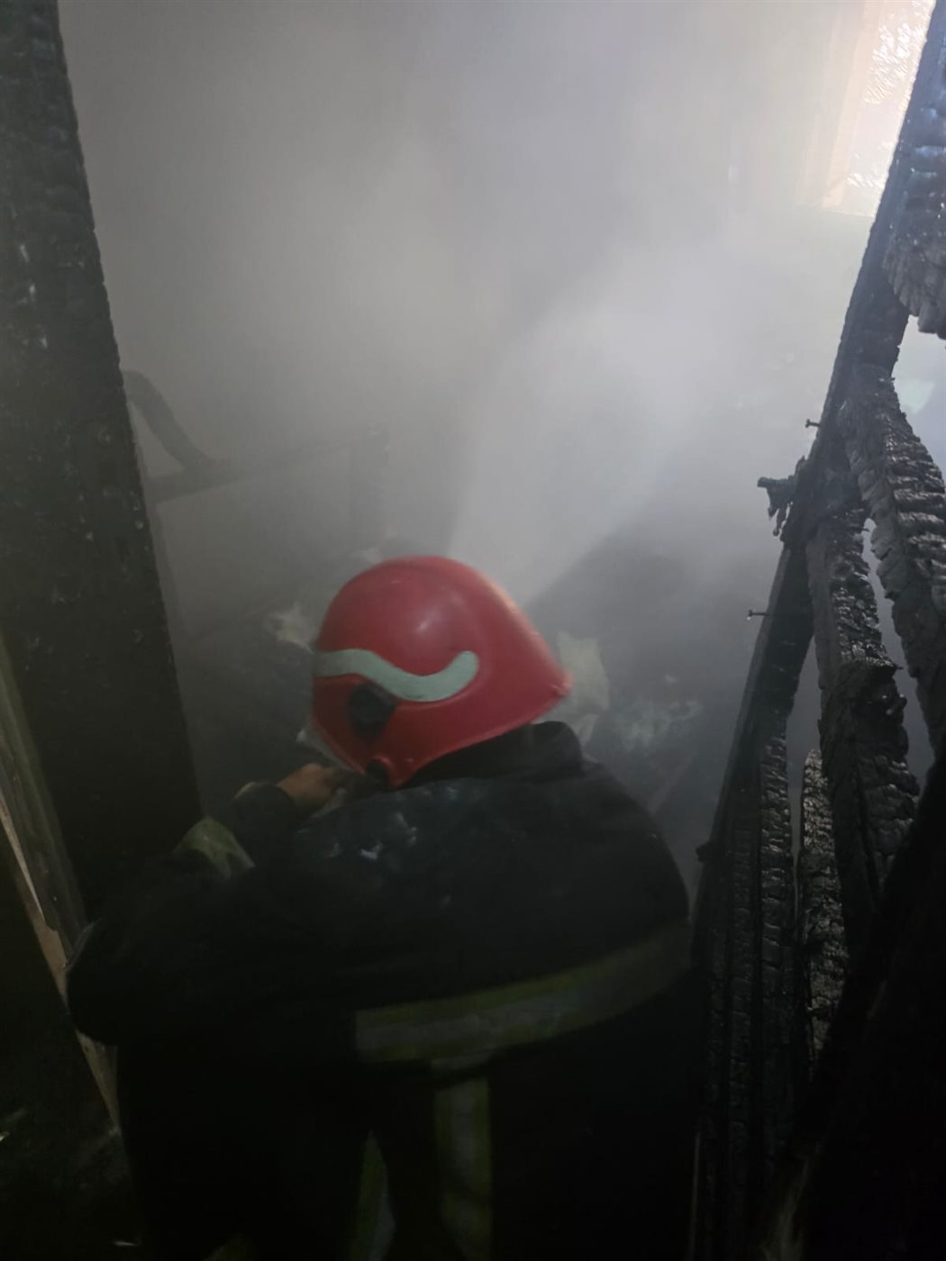 الحماية المدنية تنقذ شخص من داخل غرفة نوم مشتعلة وتسيطر على الحريق في المعادي