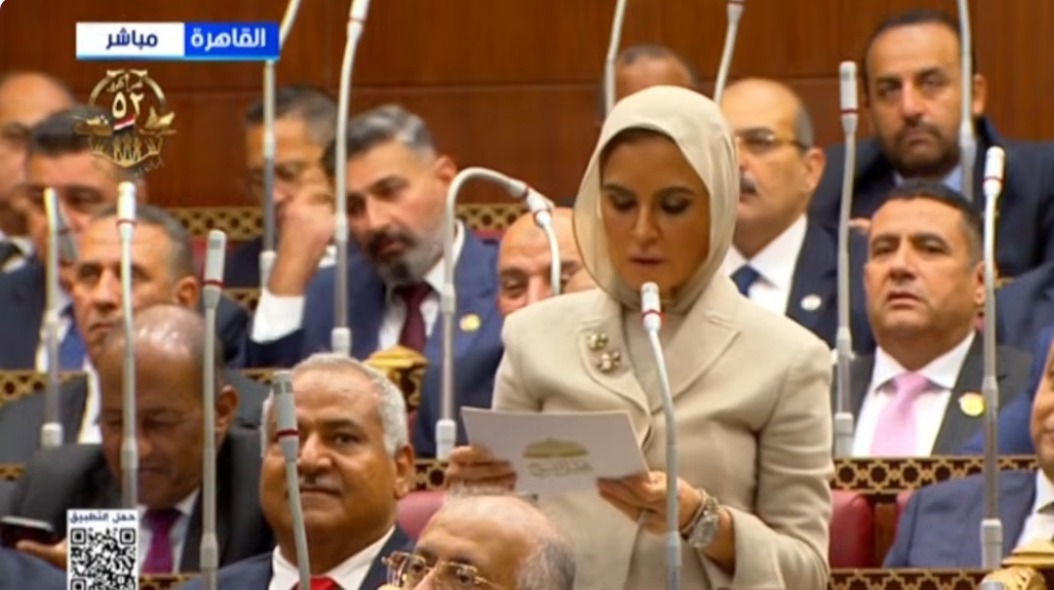  شوقي علام وسحر نصر يؤديان اليمين الدستورية خلال الجلسة الافتتاحية لدور الانعقاد الأول من الفصل التشريعي الثاني