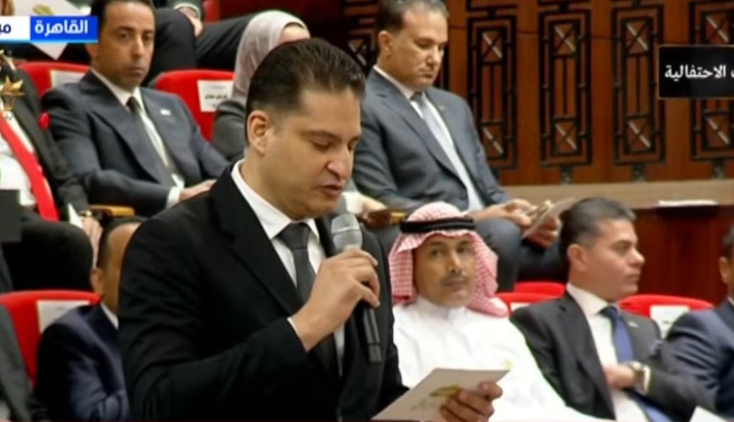  الدكتور محمد أحمد عمر هاشم يؤدي اليمين الدستورية خلال الجلسة الافتتاحية لدور الانعقاد الأول 