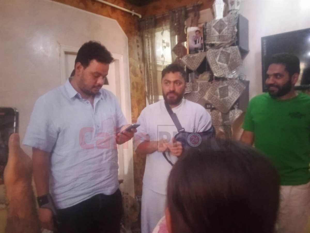 تامر حسني ومصطفى غريب في زيارة خاصة لمنزل ليلى مريضة السرطان بعد نشر القاهرة 24