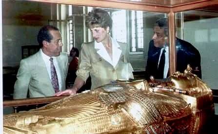 صور نادرة للأميرة ديانا في قاعة الملك توت عنخ آمون