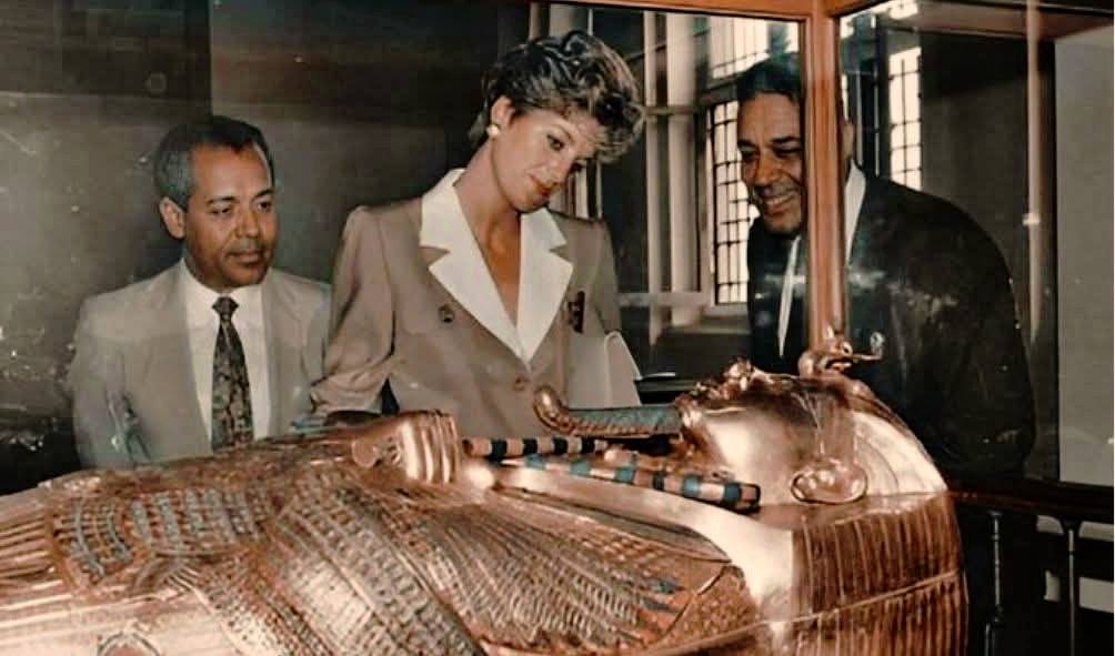 صور نادرة للأميرة ديانا في قاعة الملك توت عنخ آمون