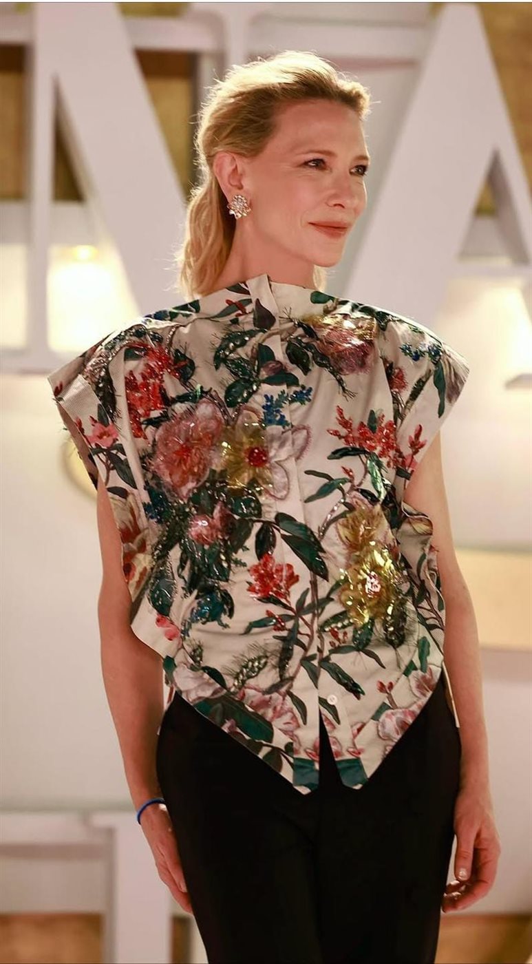 كيت بلانشيت تتألق على السجادة الحمراء بمهرجان الجونة