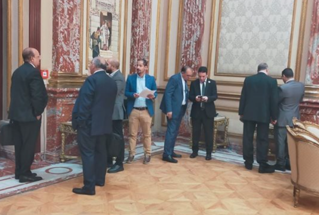 أعضاء مجلس الشيوخ الجدد يتوافدون إلى مقر البرلمان