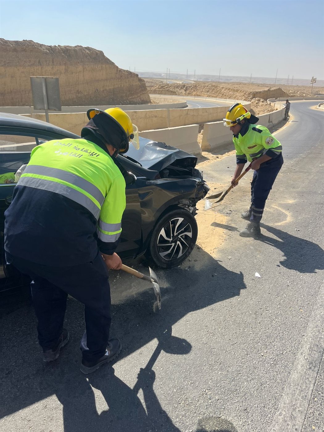 الحماية المدنية ترفع آثار تصادم بطريق العين السخنة بعد تسرب بقعة زيت 3 متر دون إصابات