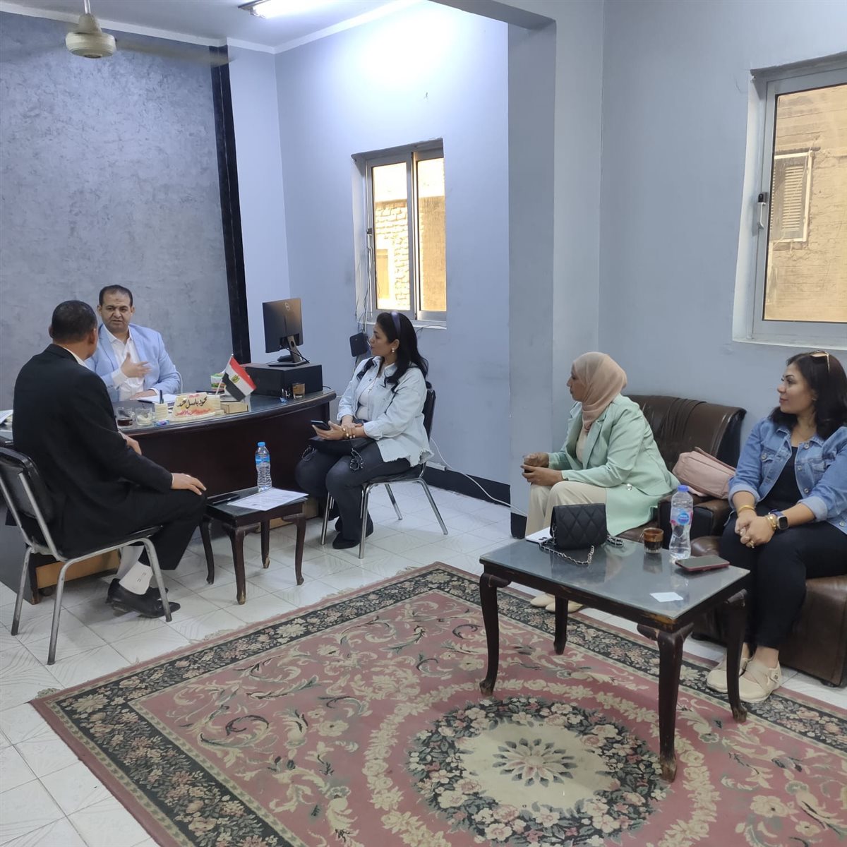 وكيل مديرية العمل بالأقصر وتوفير فرصة عمل لإحدى السيدات 