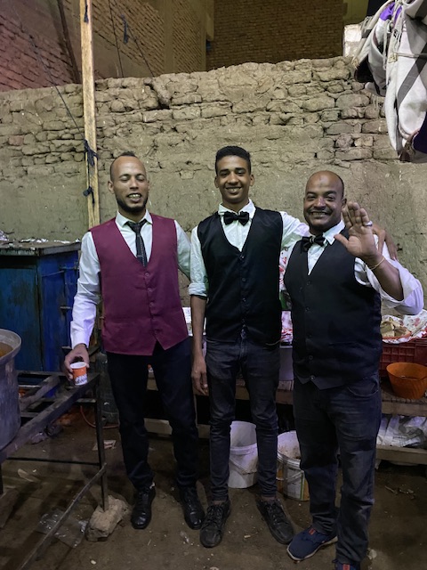 ابو مينا وفرحتة مع جيرانة المسلمين