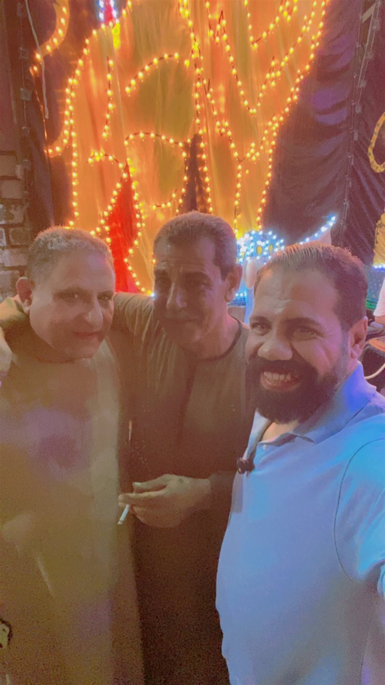 ابو مينا وفرحتة مع جيرانة المسلمين