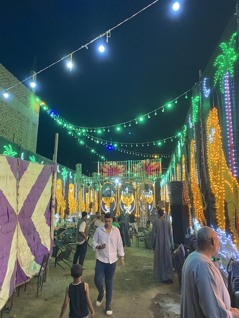 ابو مينا وفرحتة مع جيرانة المسلمين