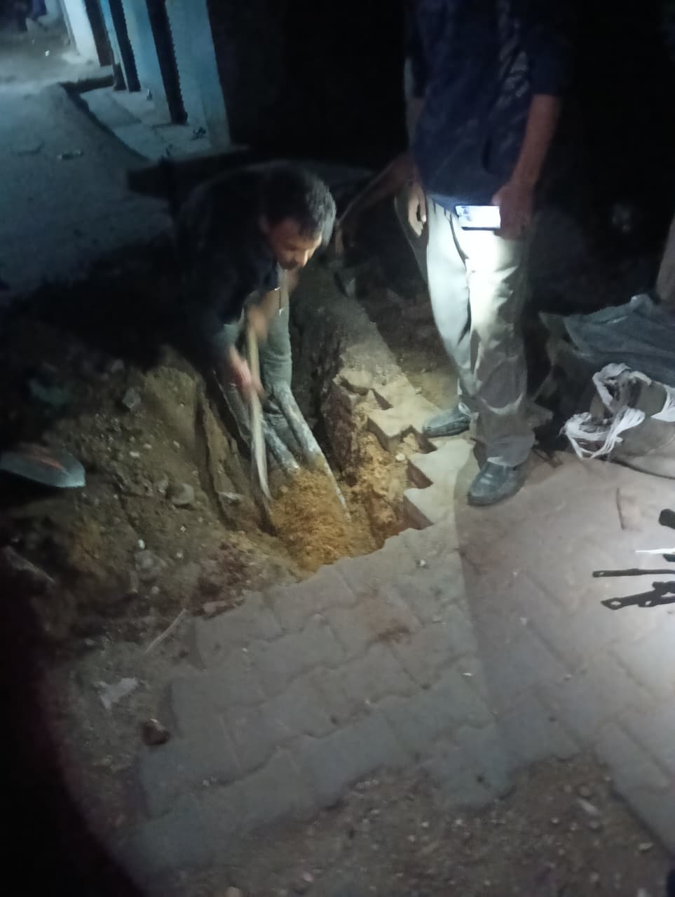 اشتعال كابل كهرباء عمومي يتسبب في انقطاع التيار