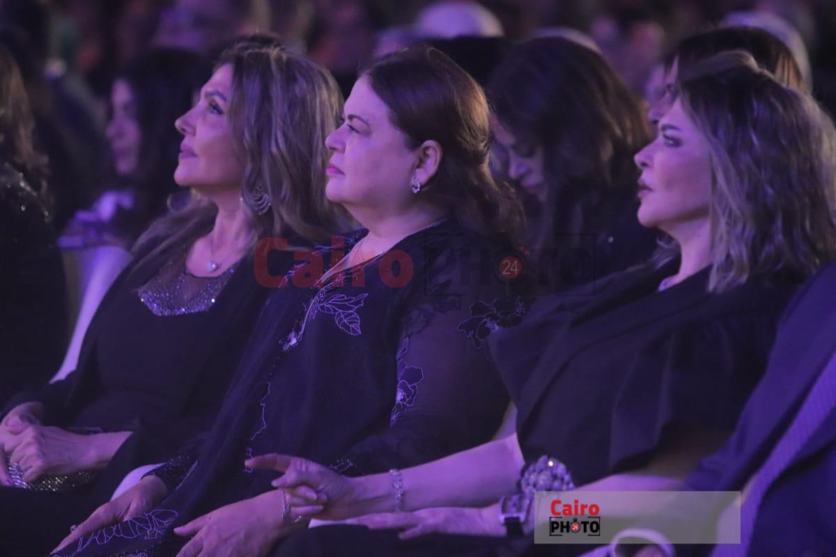 ماجدة زكي وزوجة هاني شاكر في حفله الأخير 