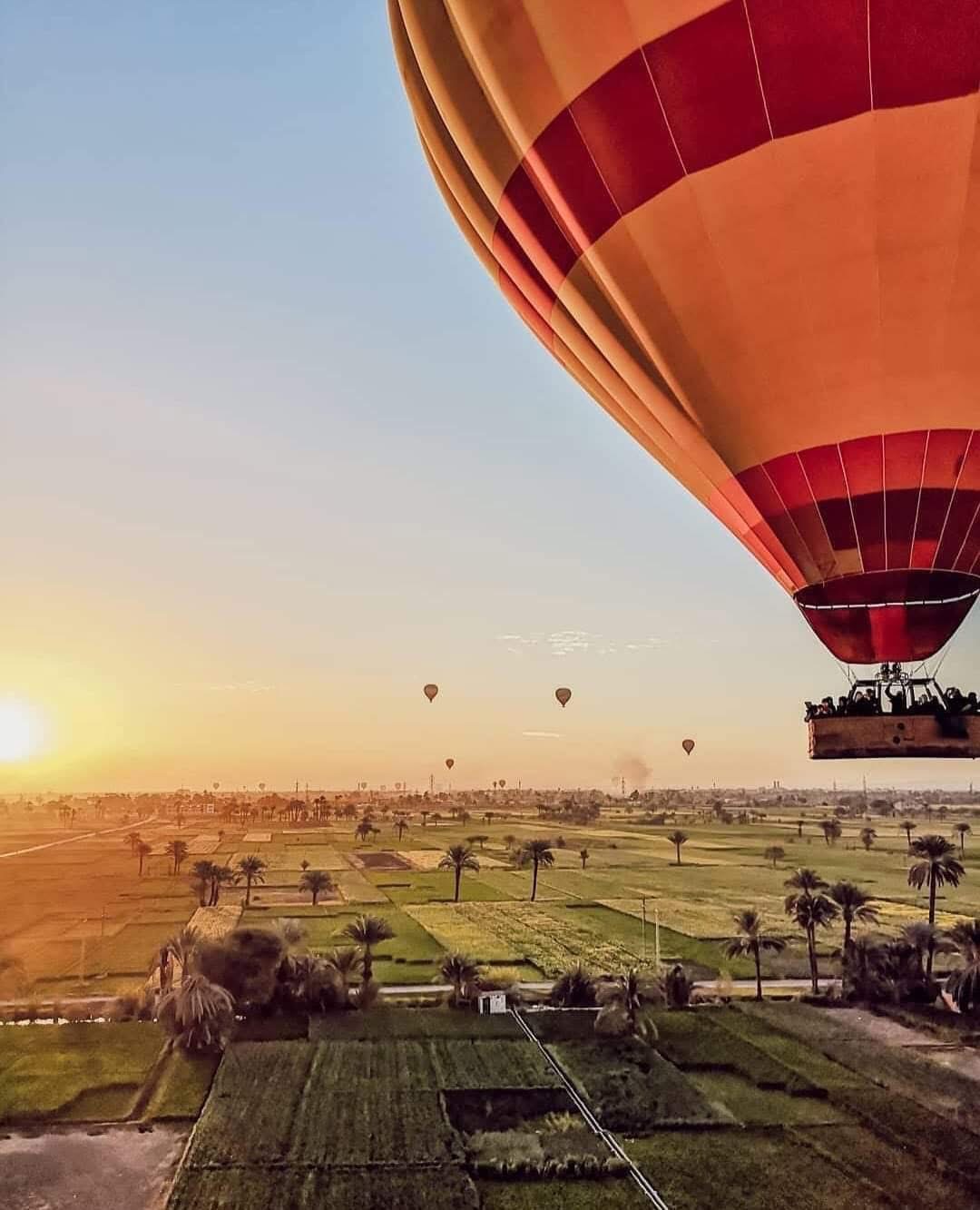 روعة وسحر رحلات البالون الطائر بسماء الأقصر 