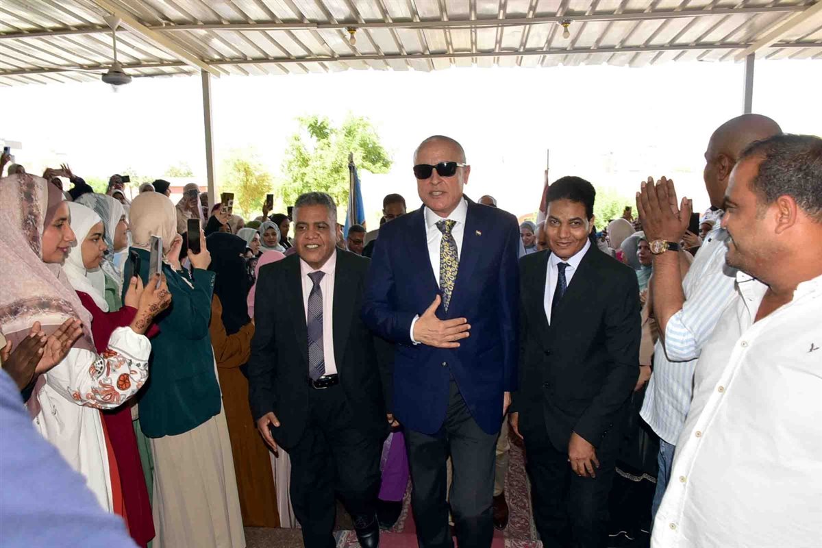 محافظ الأقصر وجولة تفقدية بطيبة