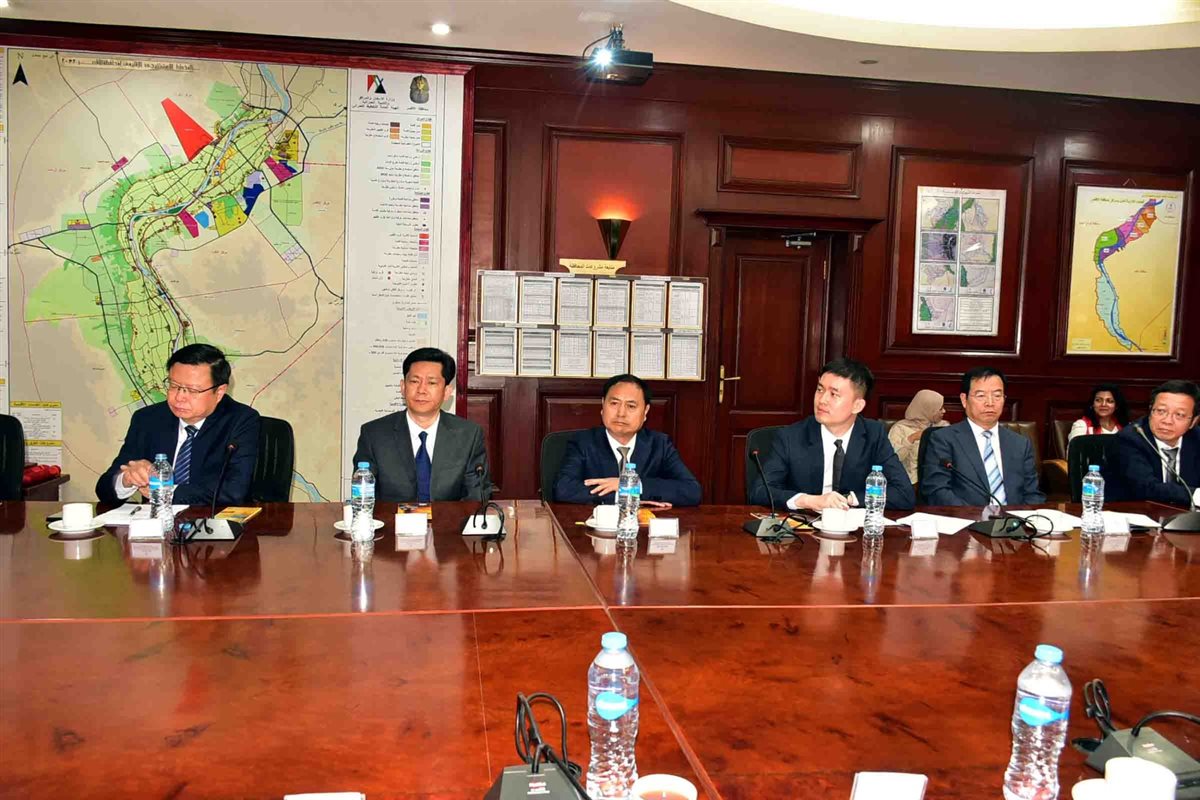 محافظ الأقصر يستقبل وفد صيني 