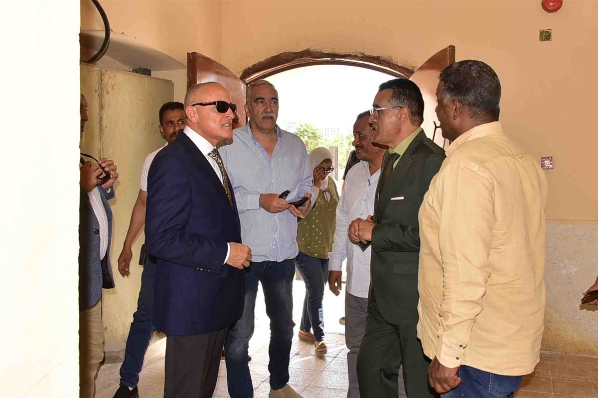 محافظ الأقصر وجولة تفقدية بطيبة