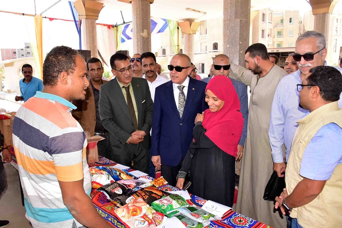 محافظ الأقصر وجولة تفقدية بطيبة