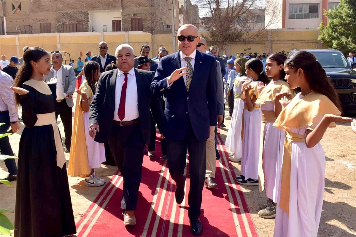 محافظ الأقصر يدشن مبادرة بلدنا في عيون ولادنا