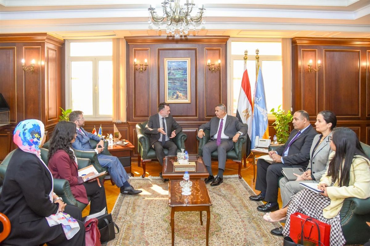 محافظ الإسكندرية والسفير الكندي 