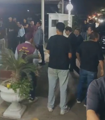 أحمد فؤاد هنو يقدم العزاء في والدة أمير عيد