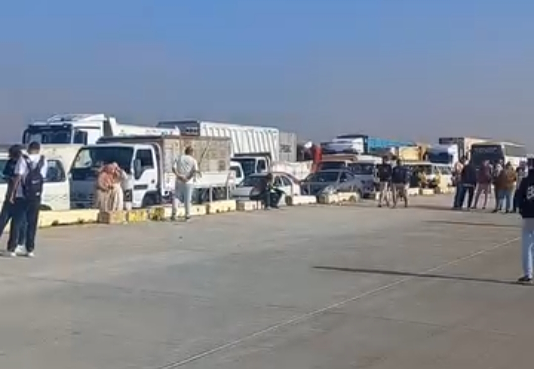 زحام السيارات بسبب غلق بوابات الطريق الإقليمي بالمنوفية