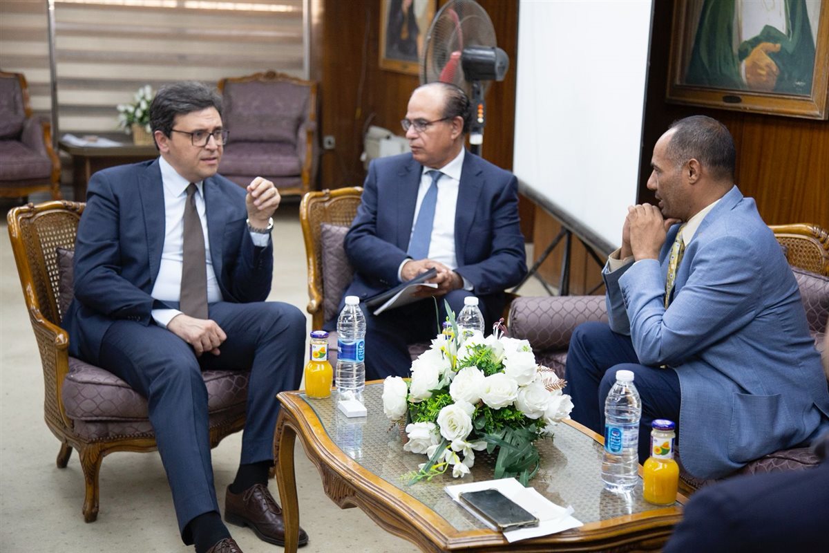 الوزير في هيئة الكتاب 