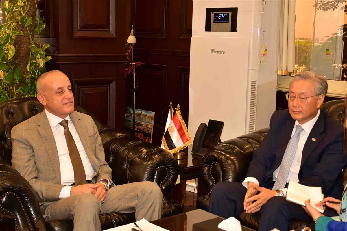 محافظ الأقصر والسفير الكوري