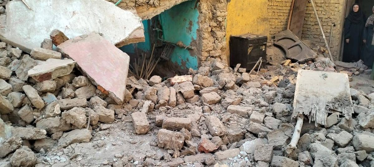 انهيار منزل من الطوب اللبن بالاقصر دون إصابات 