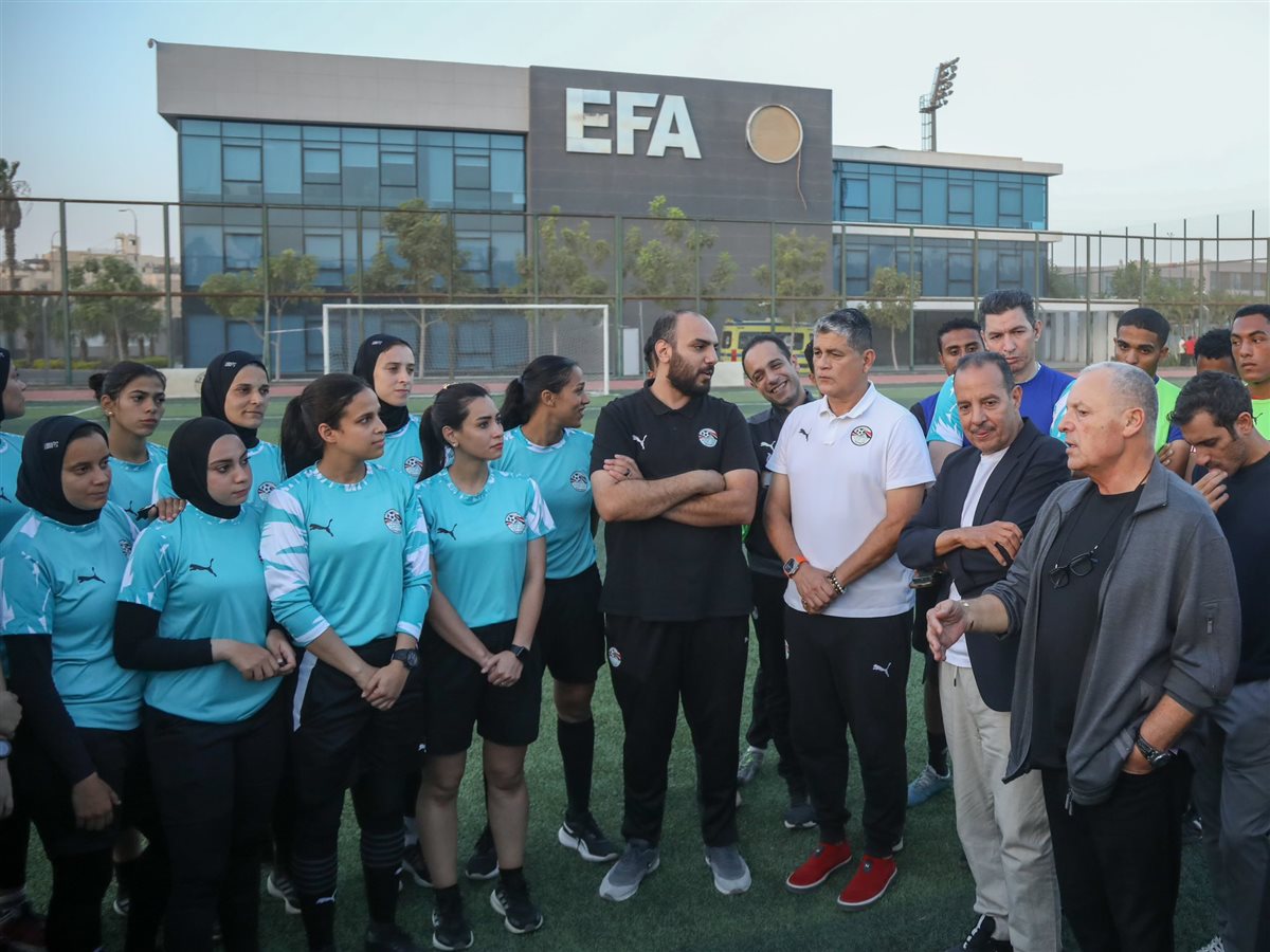 زيارة أبوريدة ومجلس اتحاد الكرة لمعسكر المحكمات (1)