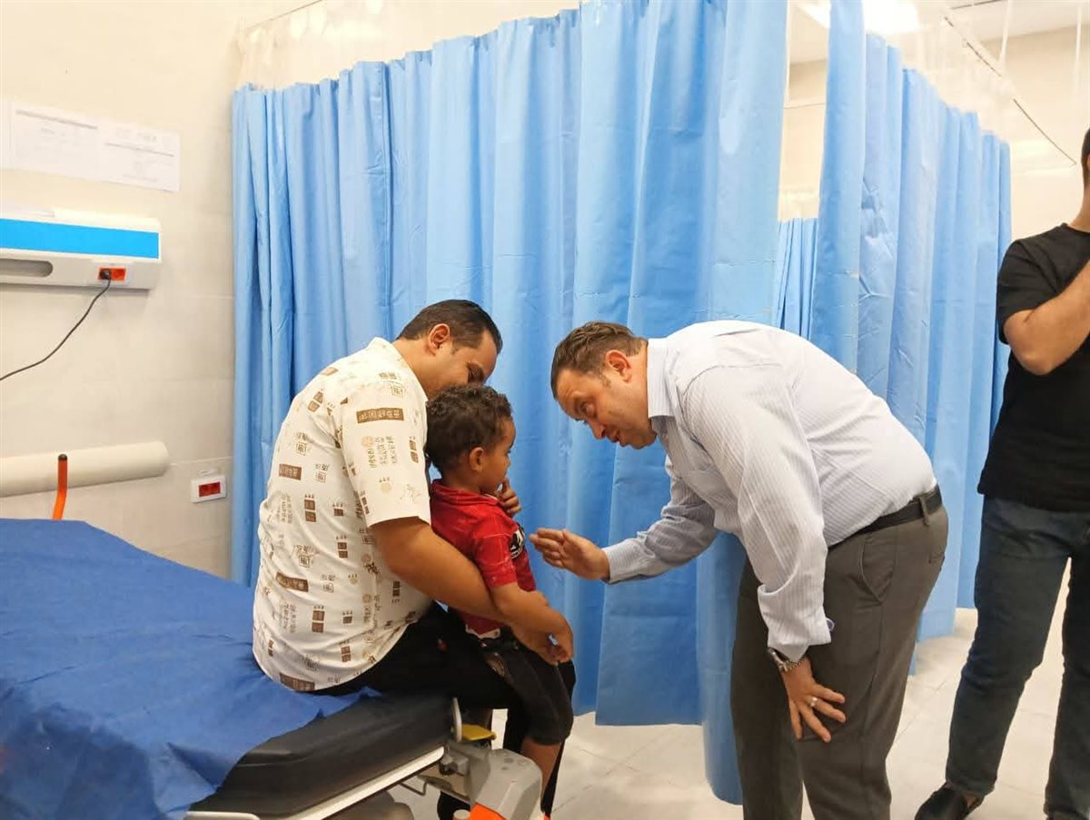 الدكتور أيمن رخا يتفقد مستشفى الرعاية الصحية بطور سيناء