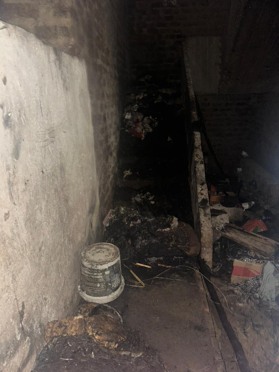 من آثار حريق المنزل في قنا