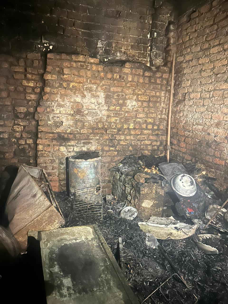 من آثار حريق المنزل في قنا