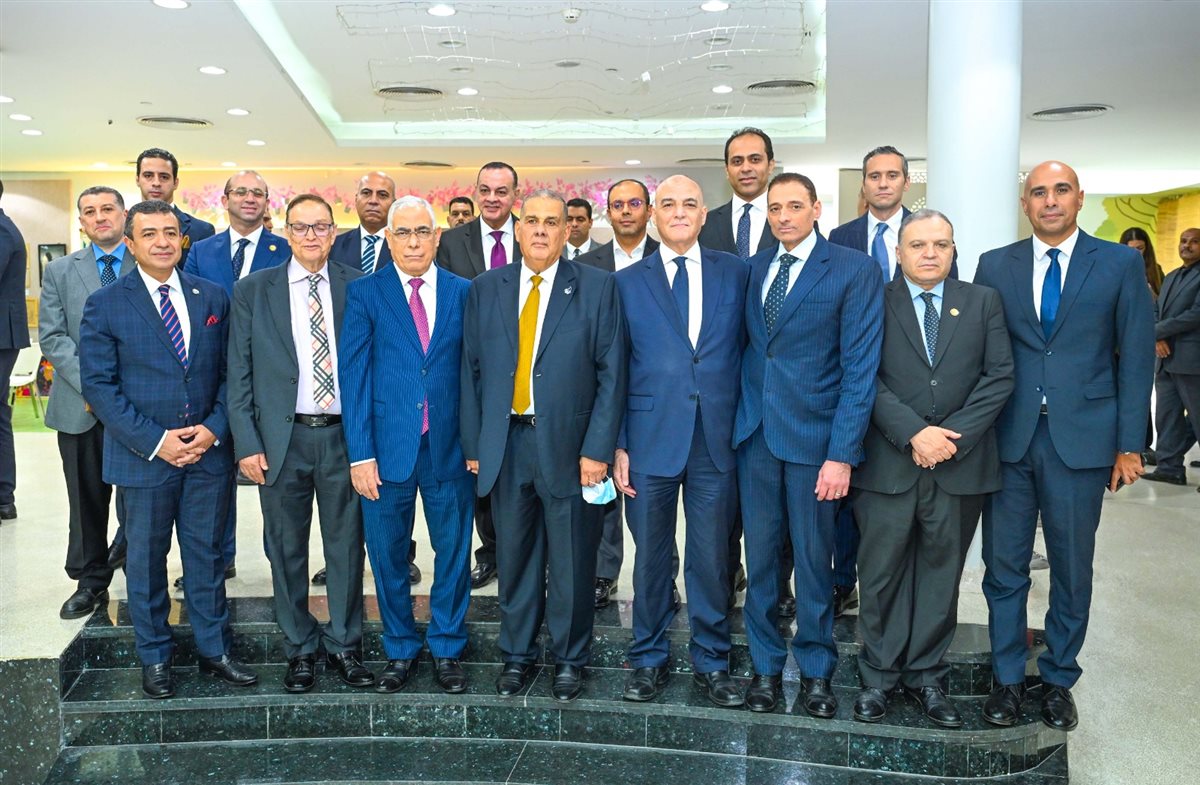 النائب العام يزور مستشفى سرطان الأطفال 57357 