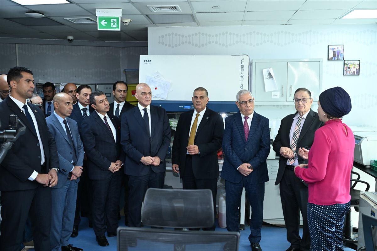 النائب العام يزور مستشفى سرطان الأطفال 57357 